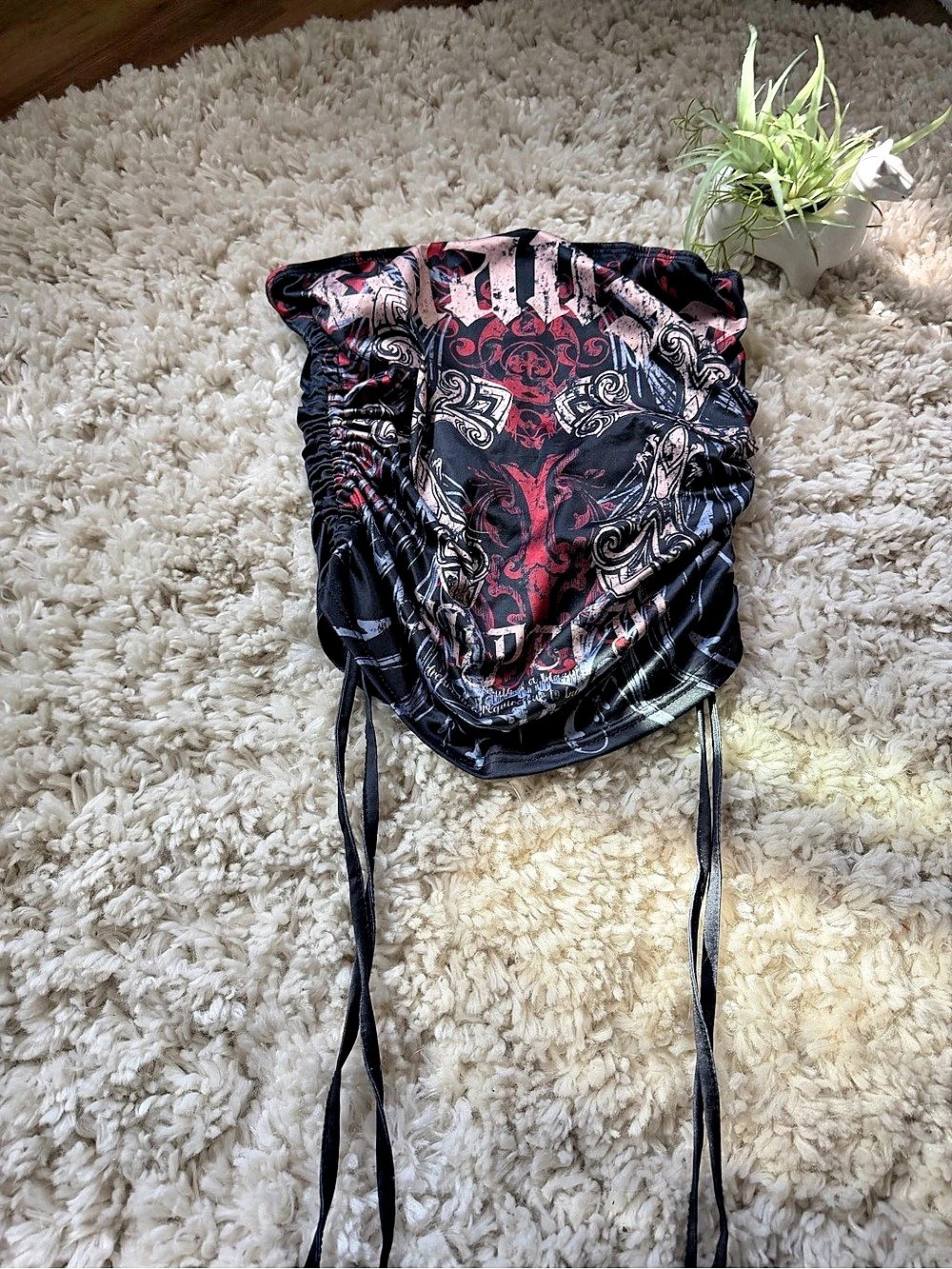 Abstract Print Crop Top in Black & Red Medium street style  w ties Like New
